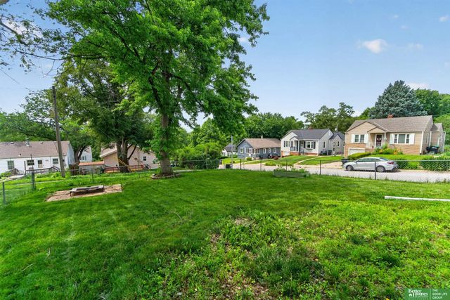 1902 S 61st Street, Omaha, NE 68106