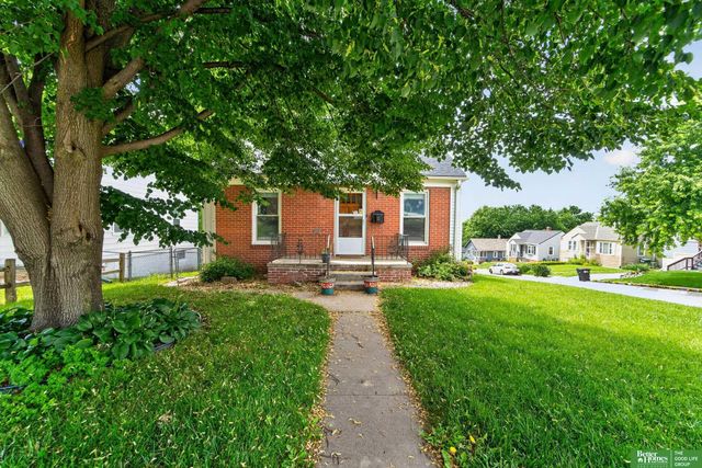 1902 S 61st Street, Omaha, NE 68106