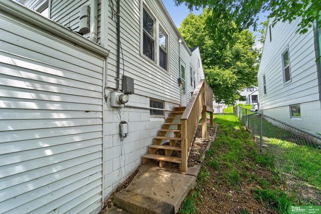 1902 S 61st Street, Omaha, NE 68106