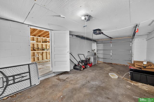 1902 S 61st Street, Omaha, NE 68106