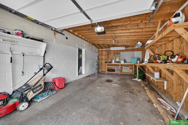 1902 S 61st Street, Omaha, NE 68106