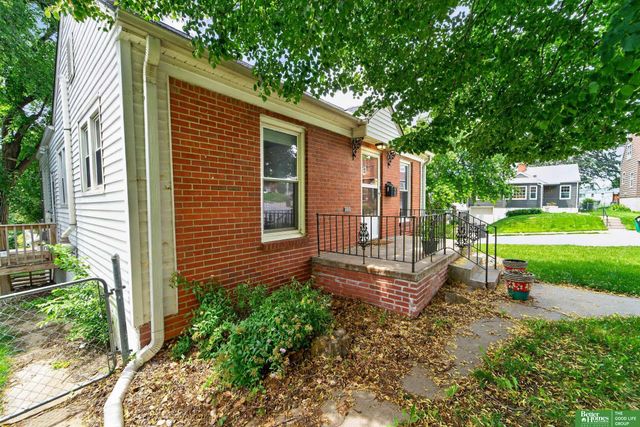 1902 S 61st Street, Omaha, NE 68106