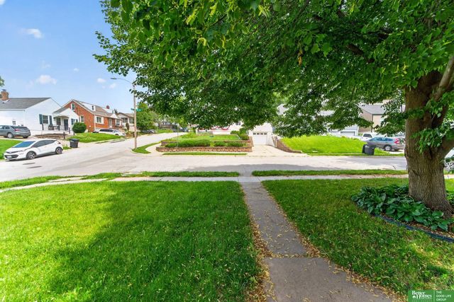1902 S 61st Street, Omaha, NE 68106