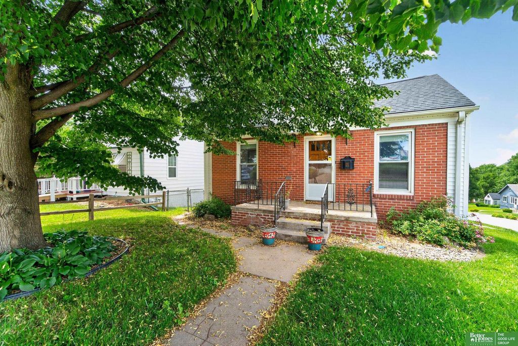 1902 S 61st Street, Omaha, NE 68106