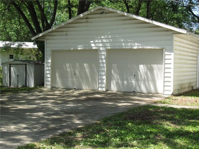 9714 DONNELLY Avenue, Kansas City, MO 64134