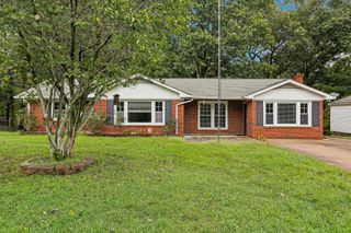 2065 Lintwood Dr, Clarksville, TN 37042