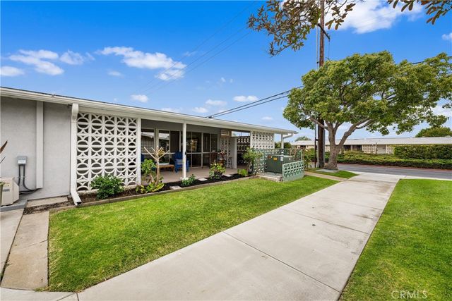 1562 Golden Rain Road 44G, Seal Beach, CA 90740