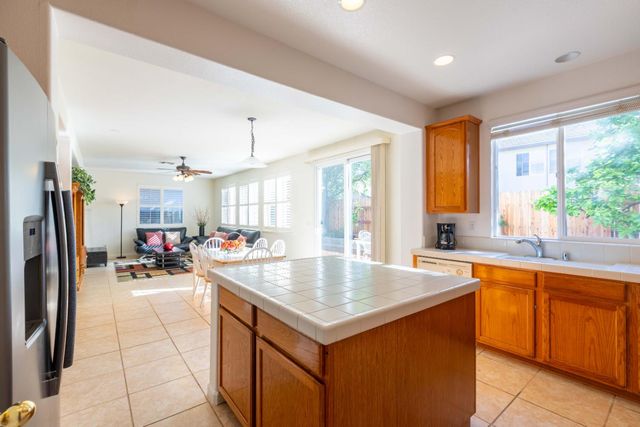 5706 Tres Piezas Dr, Sacramento, CA 95835