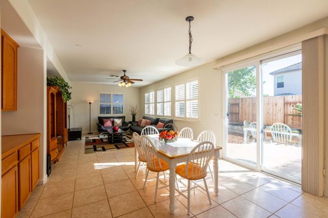 5706 Tres Piezas Dr, Sacramento, CA 95835