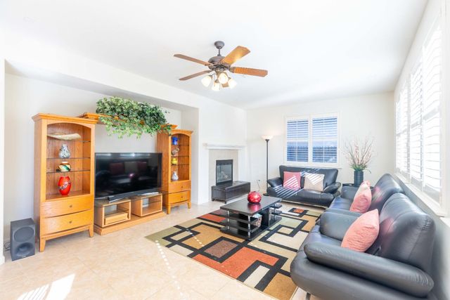 5706 Tres Piezas Dr, Sacramento, CA 95835