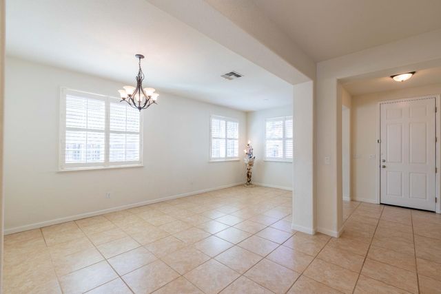 5706 Tres Piezas Dr, Sacramento, CA 95835