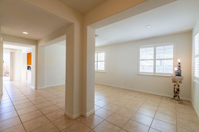 5706 Tres Piezas Dr, Sacramento, CA 95835