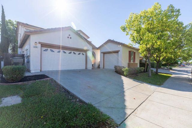 5706 Tres Piezas Dr, Sacramento, CA 95835