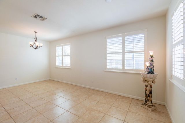 5706 Tres Piezas Dr, Sacramento, CA 95835