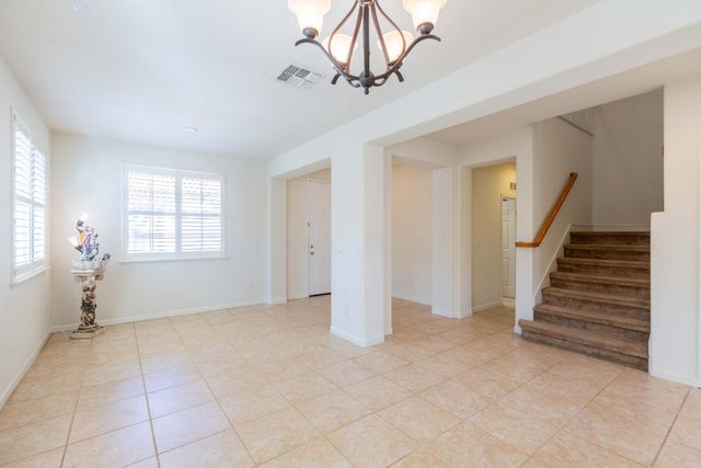 5706 Tres Piezas Dr, Sacramento, CA 95835