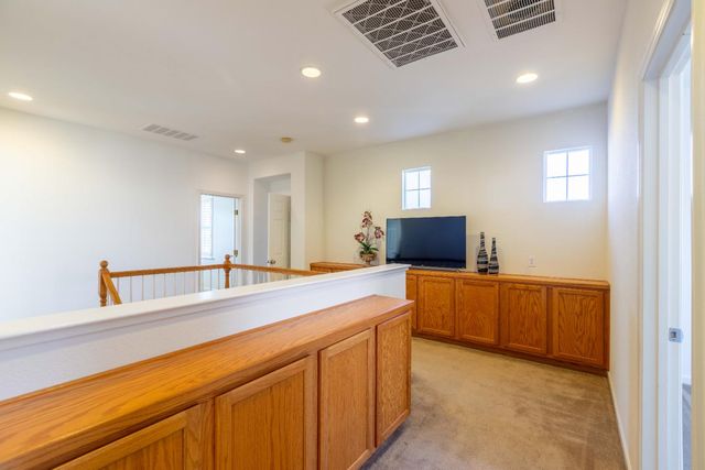 5706 Tres Piezas Dr, Sacramento, CA 95835