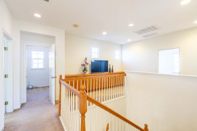 5706 Tres Piezas Dr, Sacramento, CA 95835