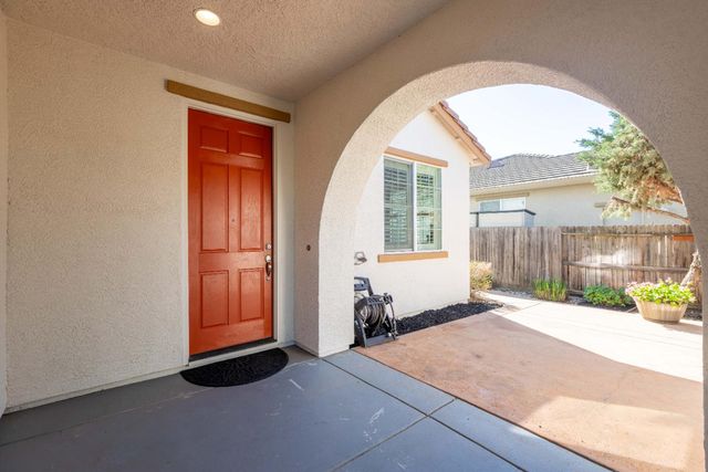 5706 Tres Piezas Dr, Sacramento, CA 95835