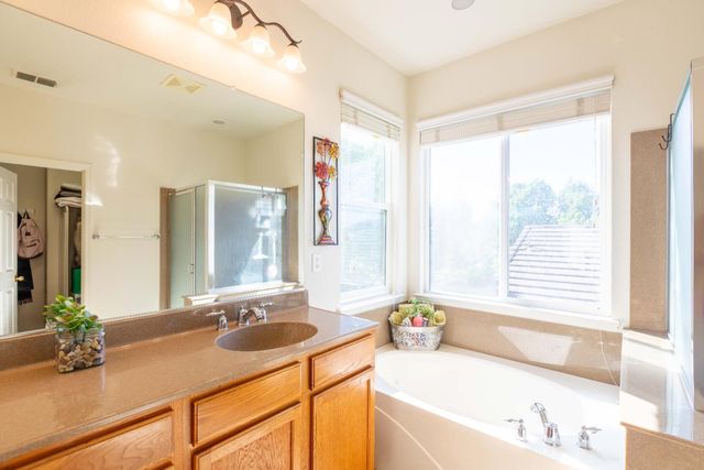 5706 Tres Piezas Dr, Sacramento, CA 95835