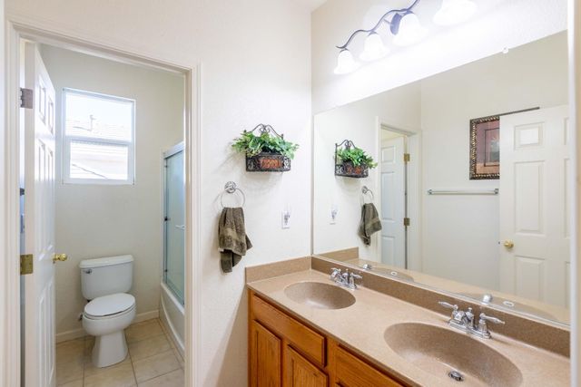 5706 Tres Piezas Dr, Sacramento, CA 95835