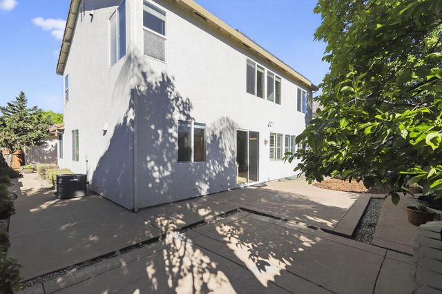 5706 Tres Piezas Dr, Sacramento, CA 95835