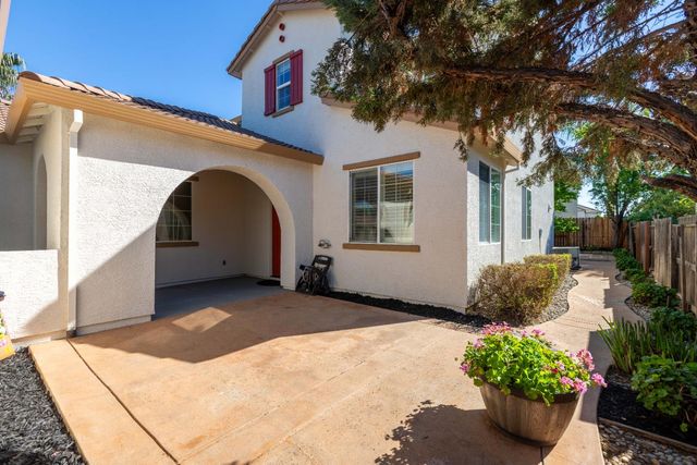 5706 Tres Piezas Dr, Sacramento, CA 95835