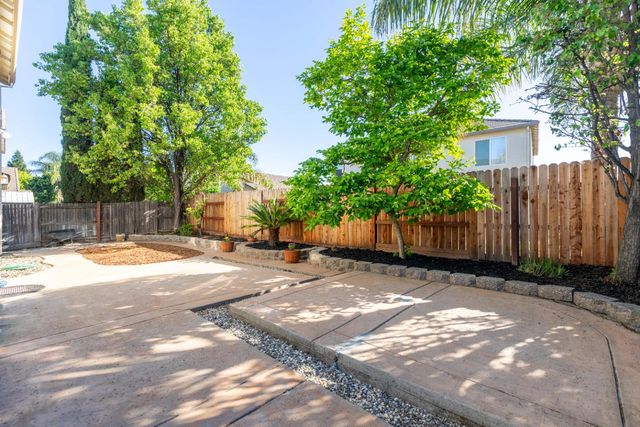 5706 Tres Piezas Dr, Sacramento, CA 95835