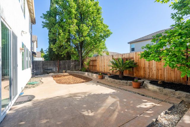 5706 Tres Piezas Dr, Sacramento, CA 95835