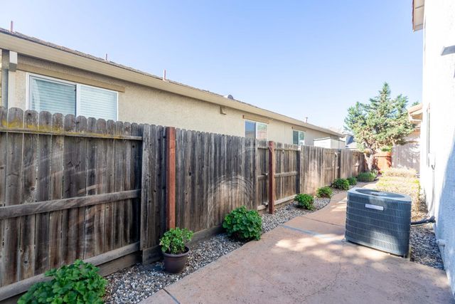 5706 Tres Piezas Dr, Sacramento, CA 95835