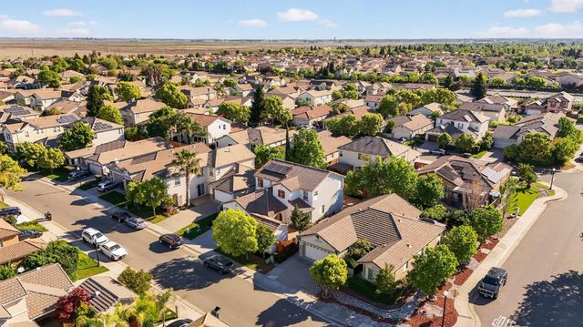 5706 Tres Piezas Dr, Sacramento, CA 95835