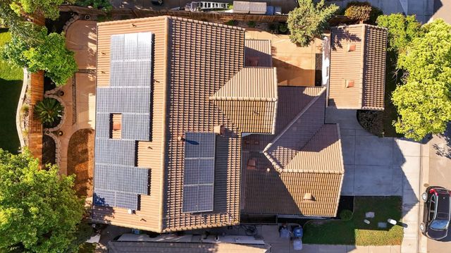 5706 Tres Piezas Dr, Sacramento, CA 95835