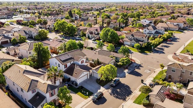 5706 Tres Piezas Dr, Sacramento, CA 95835