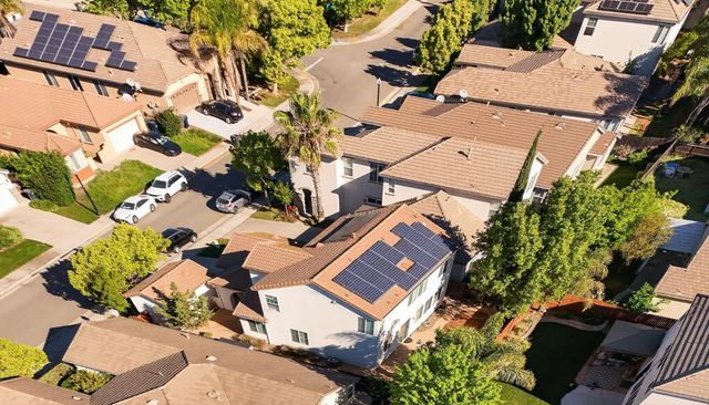 5706 Tres Piezas Dr, Sacramento, CA 95835