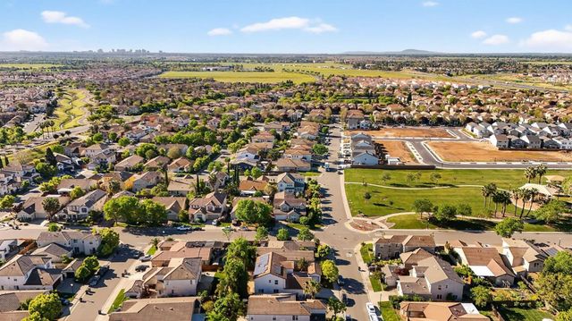 5706 Tres Piezas Dr, Sacramento, CA 95835