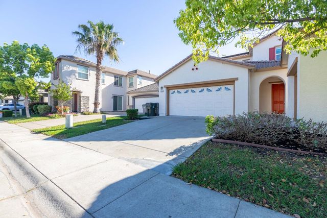 5706 Tres Piezas Dr, Sacramento, CA 95835