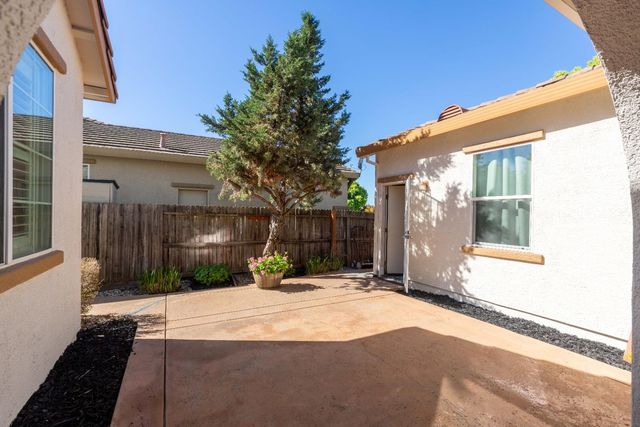 5706 Tres Piezas Dr, Sacramento, CA 95835