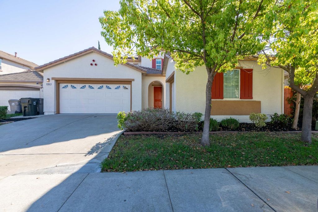 5706 Tres Piezas Dr, Sacramento, CA 95835