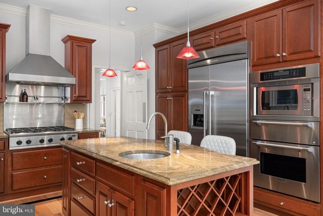 4561 MACARTHUR BLVD NW, Washington, DC 20007