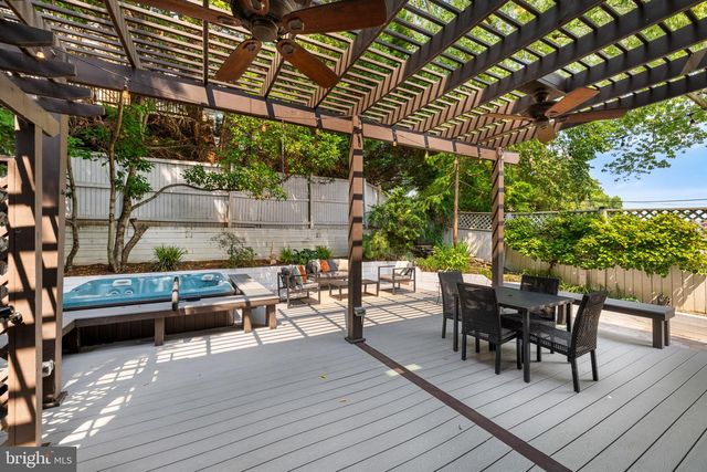 4561 MACARTHUR BLVD NW, Washington, DC 20007