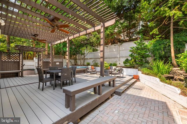4561 MACARTHUR BLVD NW, Washington, DC 20007