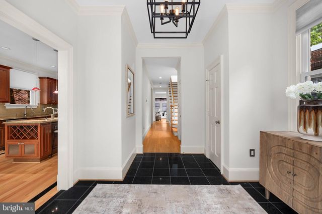 4561 MACARTHUR BLVD NW, Washington, DC 20007