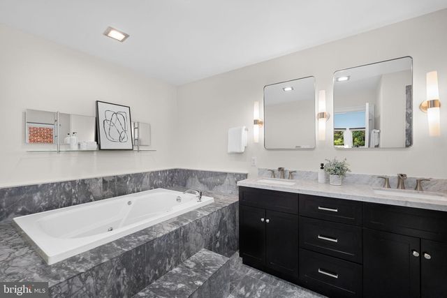 4561 MACARTHUR BLVD NW, Washington, DC 20007