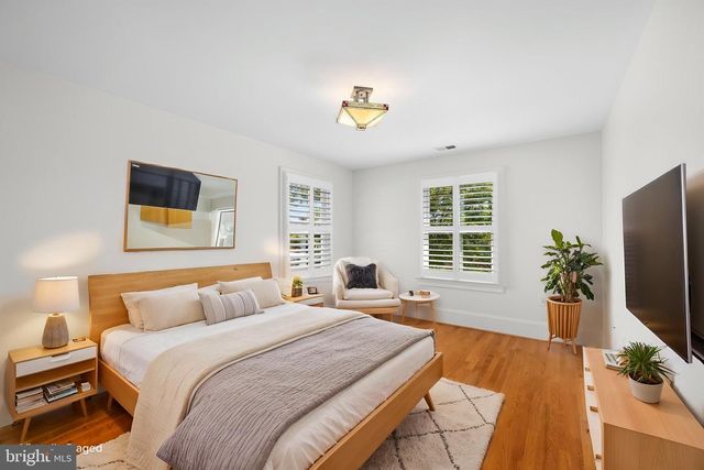 4561 MACARTHUR BLVD NW, Washington, DC 20007
