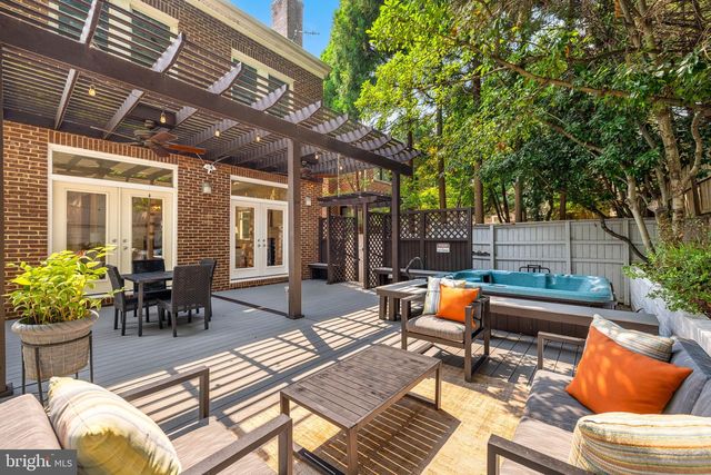 4561 MACARTHUR BLVD NW, Washington, DC 20007