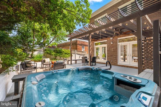 4561 MACARTHUR BLVD NW, Washington, DC 20007