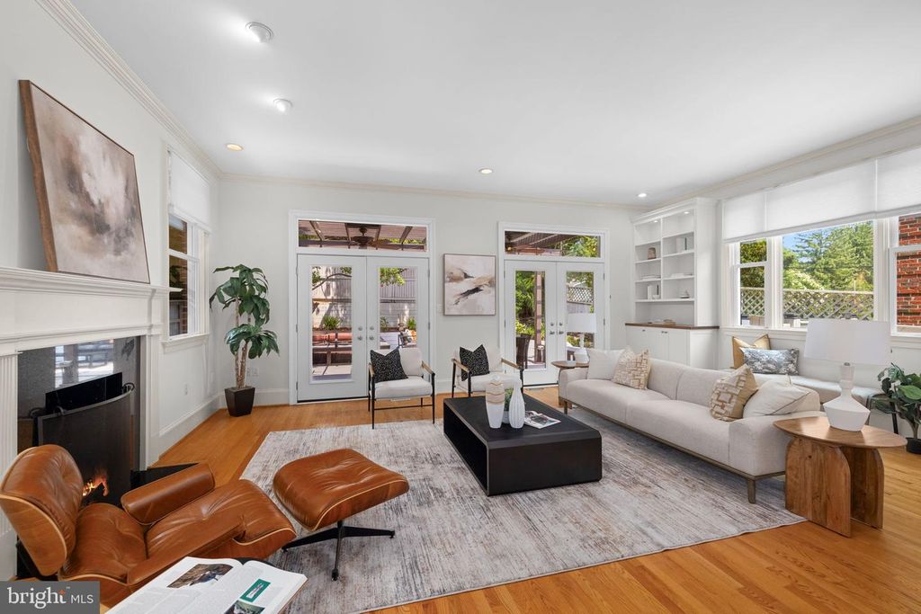 4561 MACARTHUR BLVD NW, Washington, DC 20007