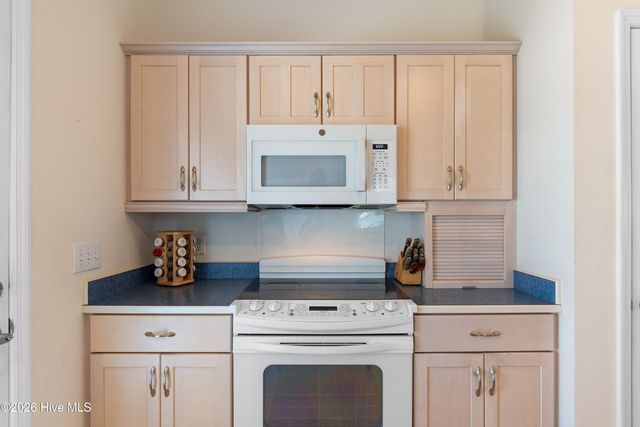 143 Brunswick Avenue E, Supply, NC 28462