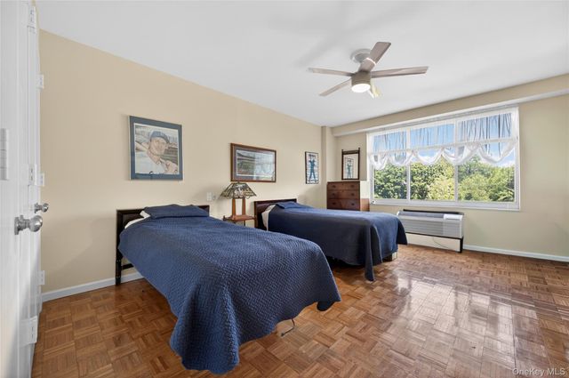 100 Hilton Avenue 304, Garden City, NY 11530