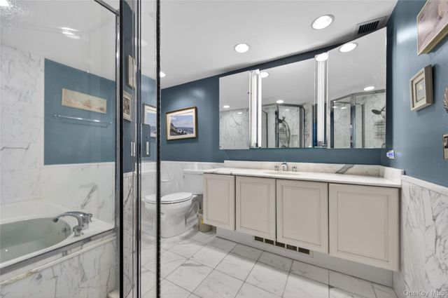 100 Hilton Avenue 304, Garden City, NY 11530