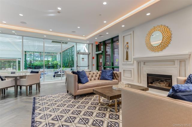 100 Hilton Avenue 304, Garden City, NY 11530